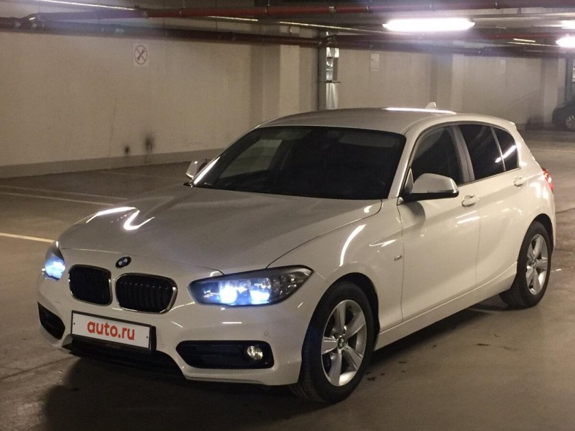 БМВ 118i белая