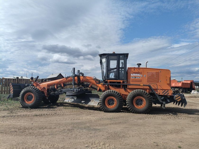 ДЗ 250 автогрейдер