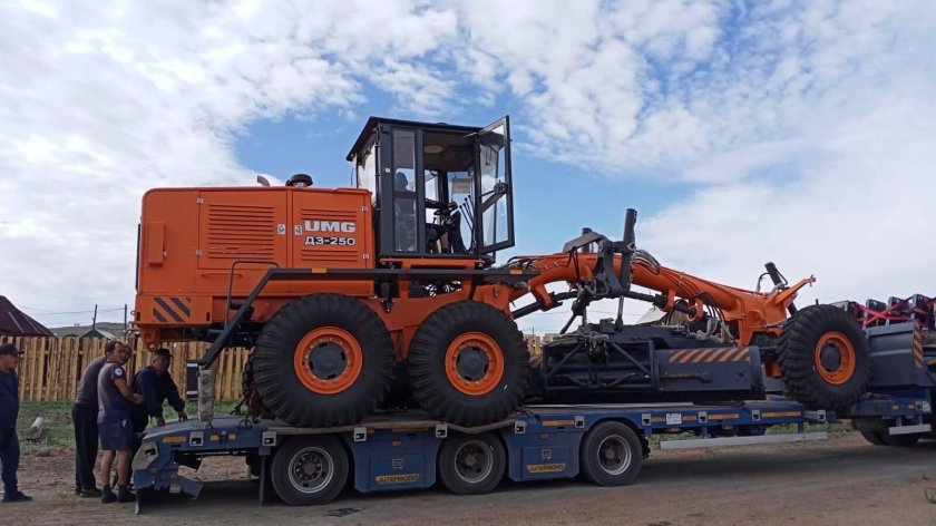 Грейдер ДЗ 250