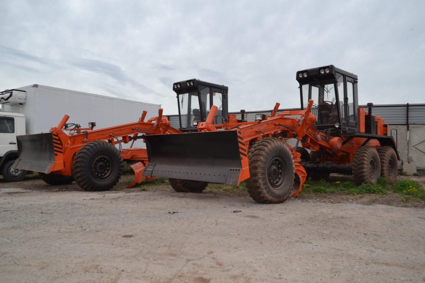 Грейдер ДЗ-140