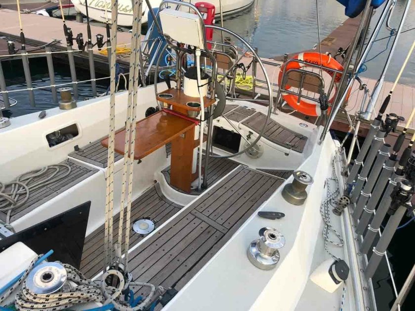 Парусная лодка