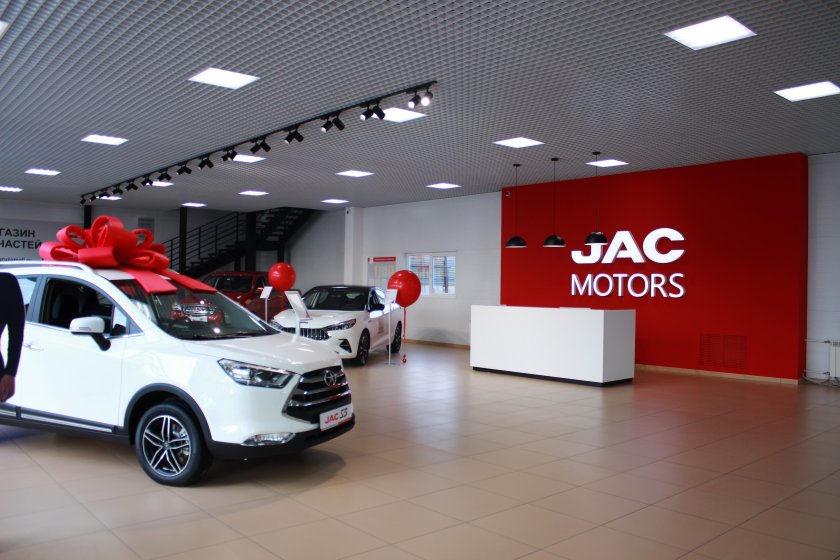 Машина JAC Motors