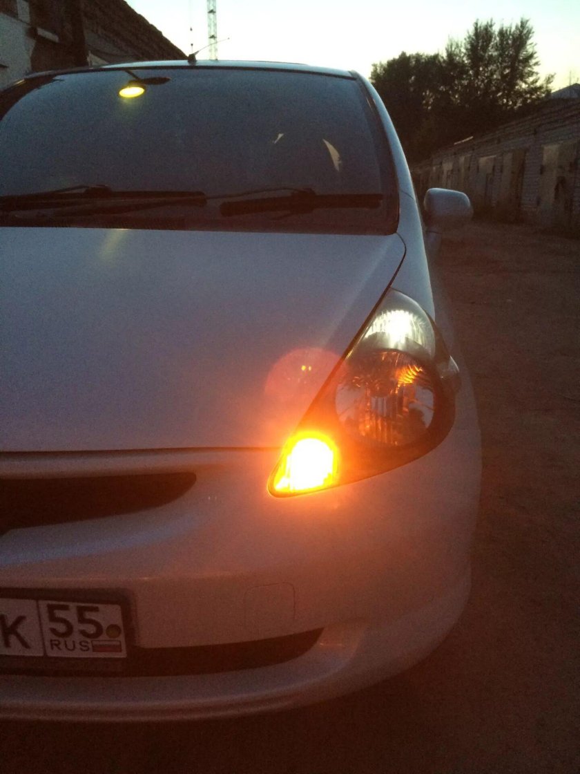 Желтые лампочки в габариты Хонда фит 2007