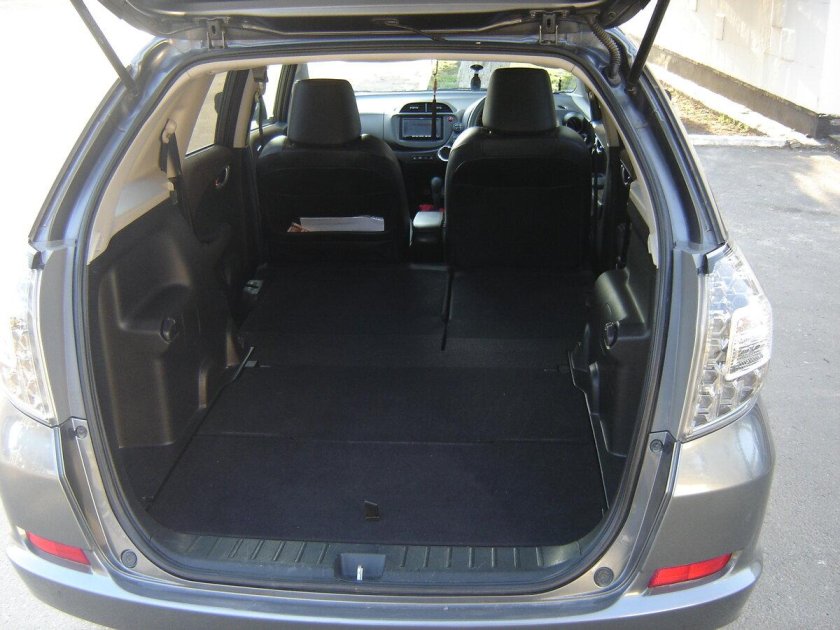 Honda Fit Shuttle 2012 багажник