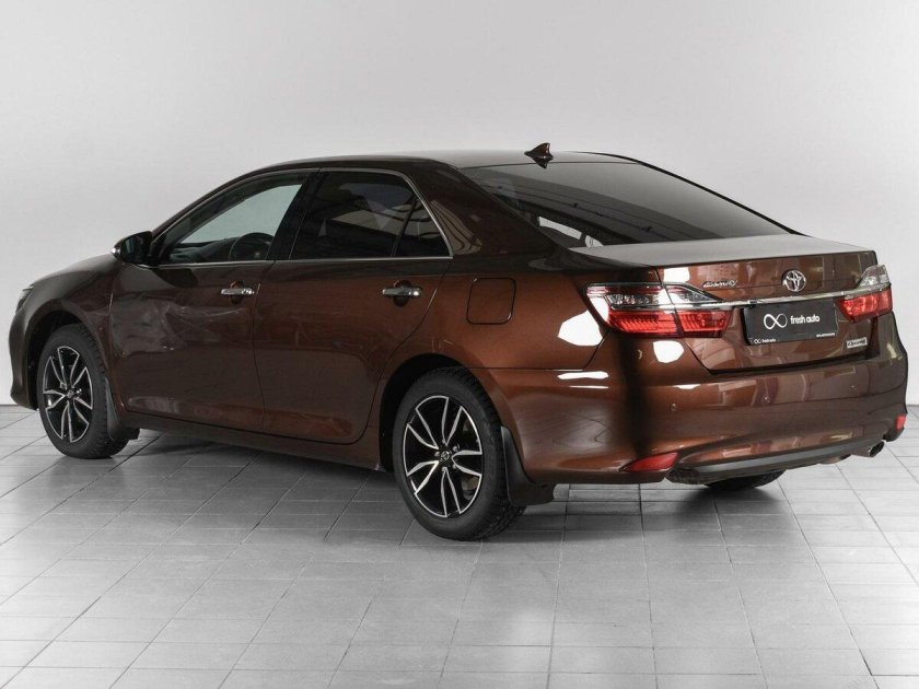 Toyota Camry, 2017 коричневая