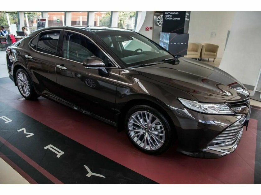 Toyota Camry коричневый металлик