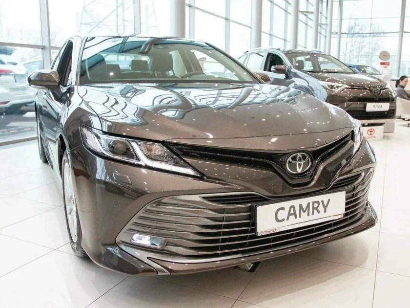 Toyota Camry коричневый металлик