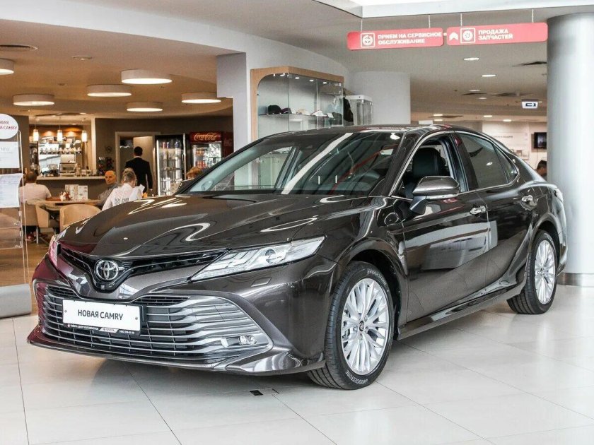 Тойота Камри 2018 коричневая