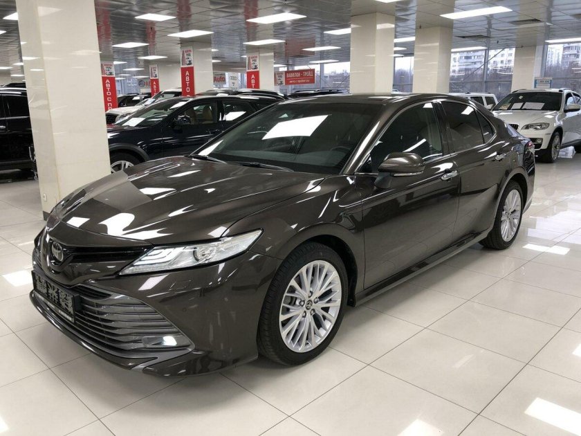 Toyota Camry 2022 черная