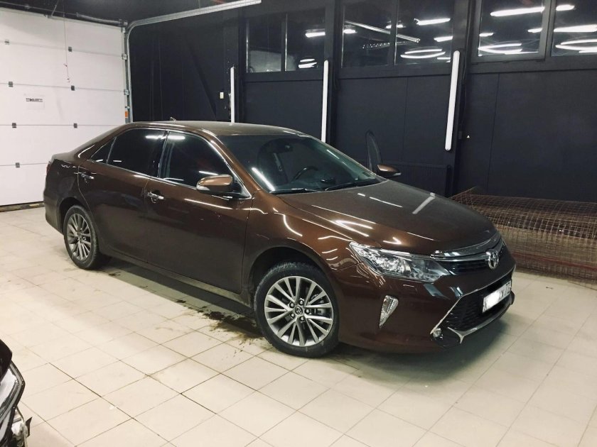 Тойота Камри 2017 коричневый