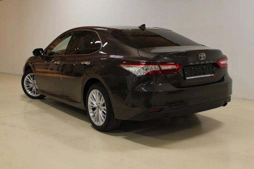 Тойота Камри 70 коричневая