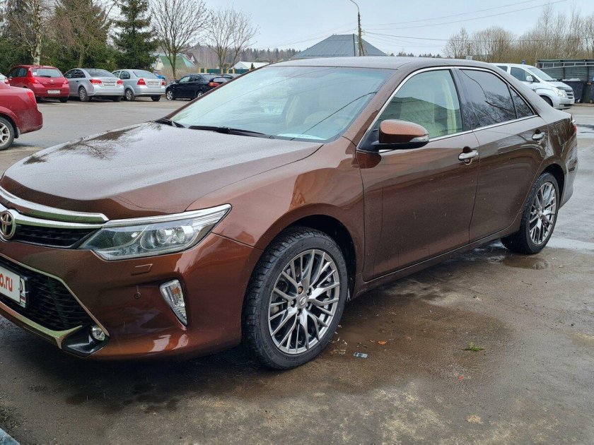 Тойота Камри 2022 коричневый