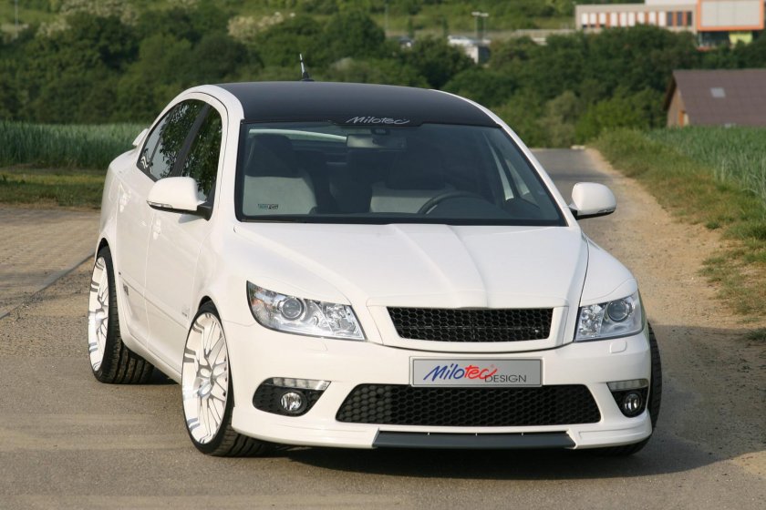 Skoda Octavia a5 RS белая