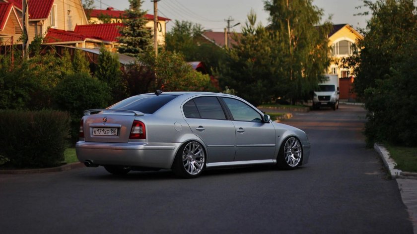 Skoda Octavia Tour stance