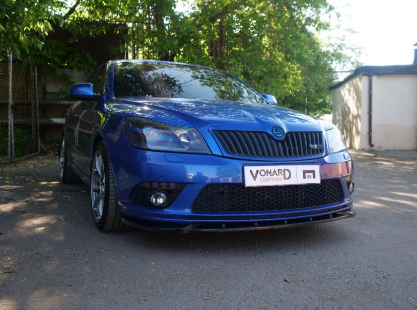 Сплиттер переднего бампера