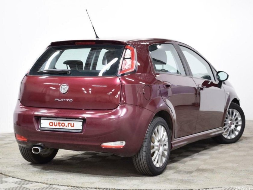Фиат Пунто красный