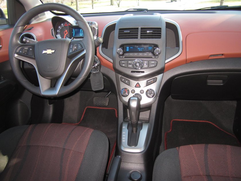 Chevrolet Aveo t300 салон