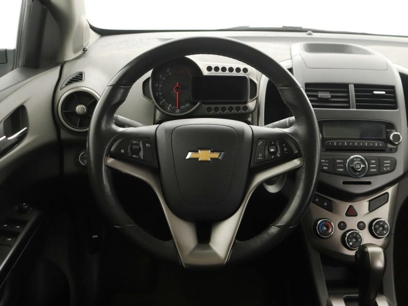 Chevrolet Aveo хэтчбек 2016 салон