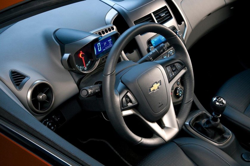 Chevrolet Aveo 2012 седан салон