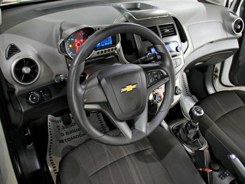 Chevrolet Aveo t300 салон