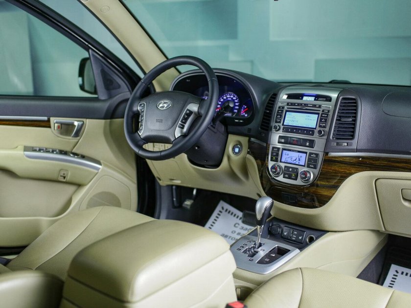 Хендай Санта Фе со светлым салоном