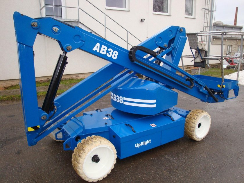 Upright ab38