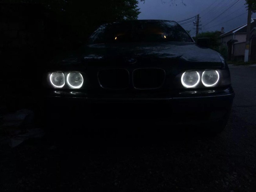 БМВ Е 39 ангельские глазкм