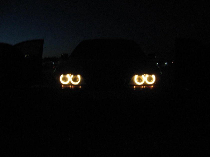 БМВ 5 е39 ангельские глазки