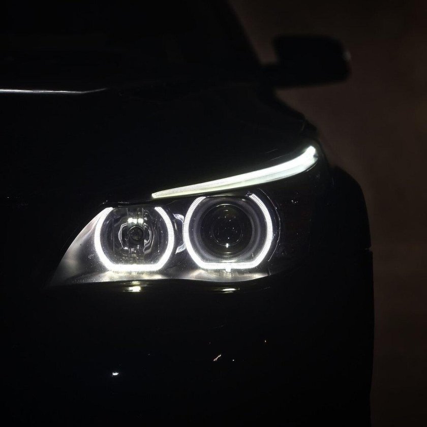 Фара бмв в темноте
