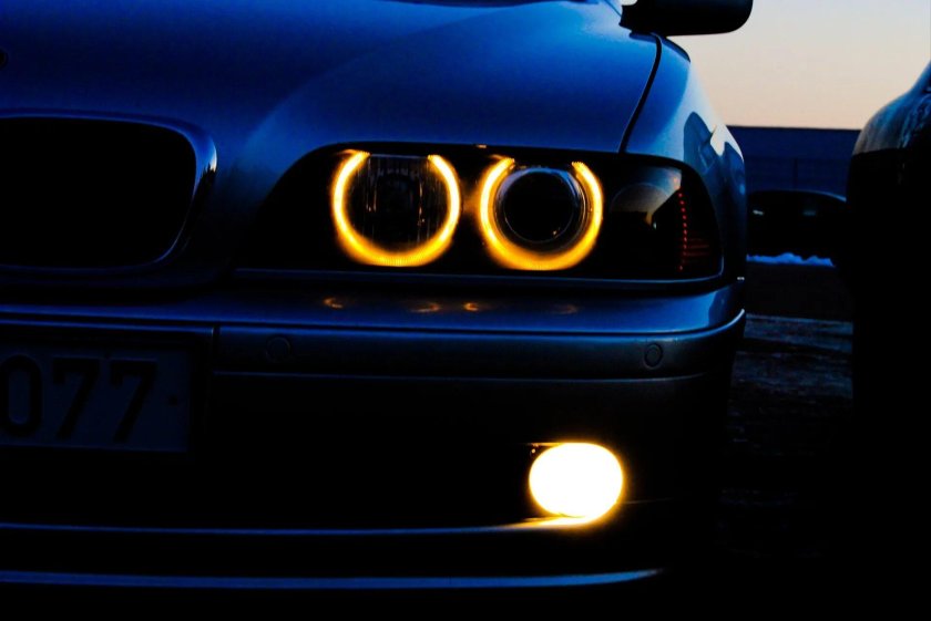 БМВ м5 е39 ангельские глазки