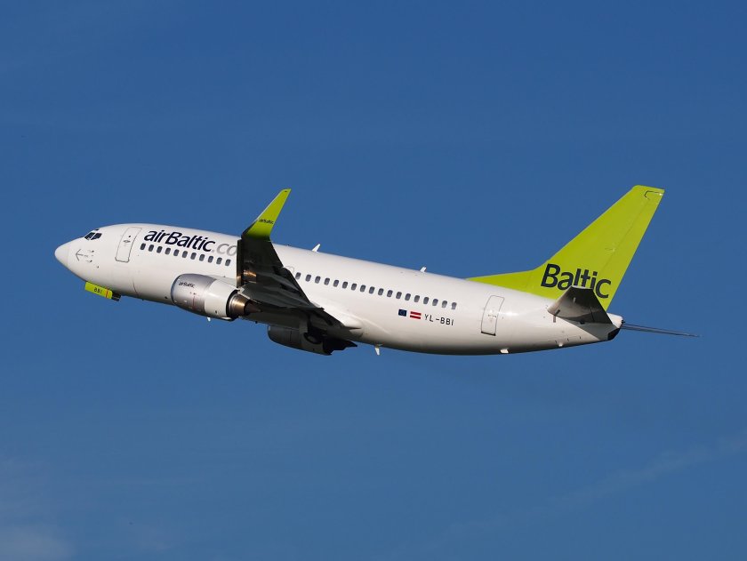 737 AIRBALTIC