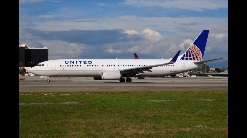 Boeing 737-900 United