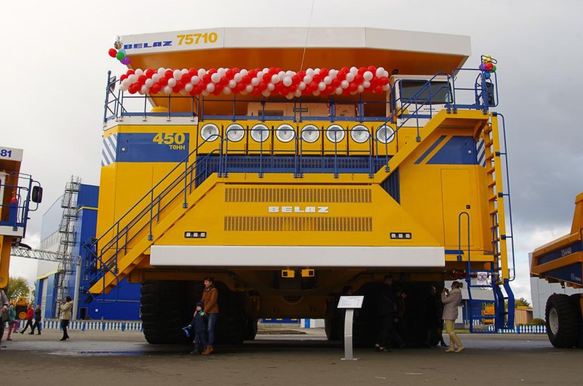 Карьерный самосвал БЕЛАЗ-75710