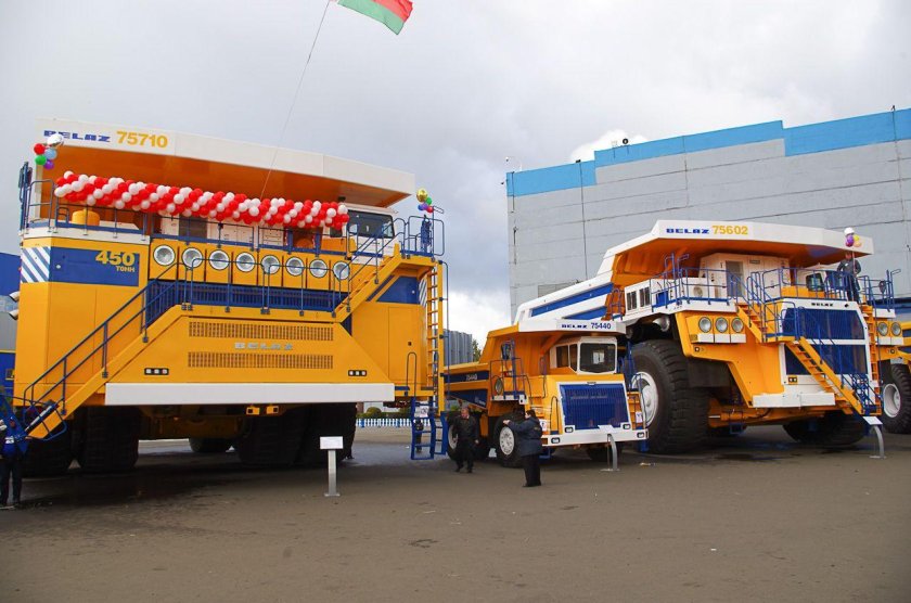 БЕЛАЗ-75710 самосвал