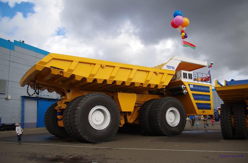 БЕЛАЗ-75710 самосвал