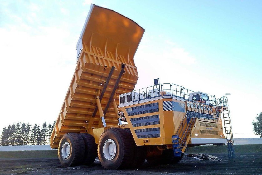 БЕЛАЗ-75710 самосвал