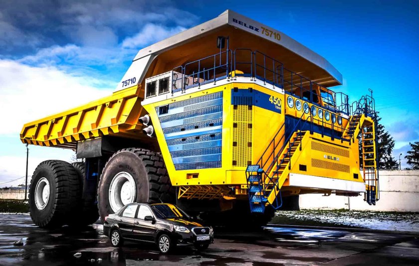 Карьерный самосвал Liebherr t282b