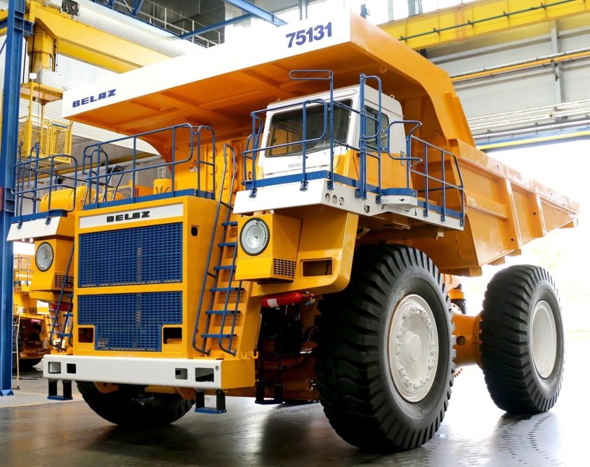 Карьерный самосвал БЕЛАЗ-75710