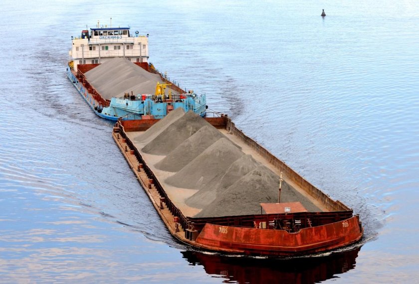 Самоходная сухогрузная баржа