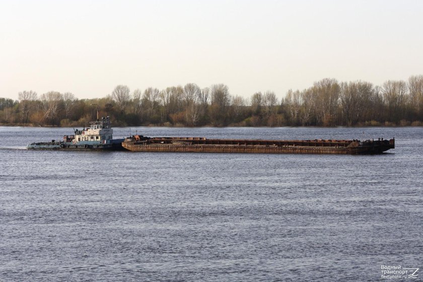 Теплоход буксир-толкач