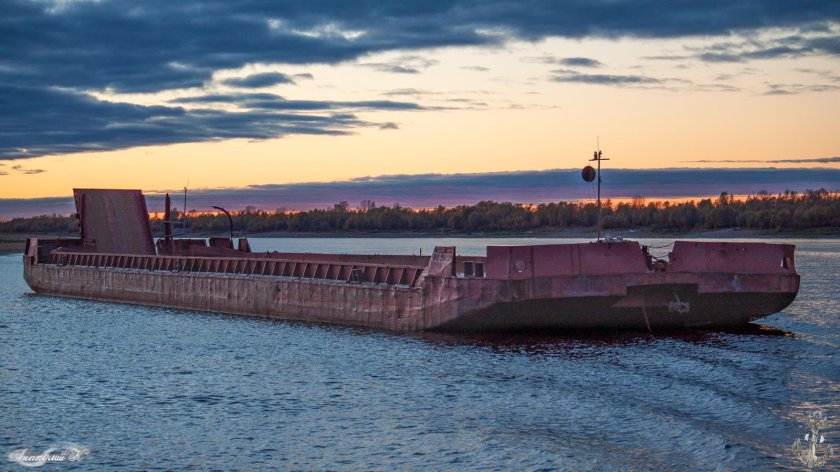 Баржа Гранд Блу