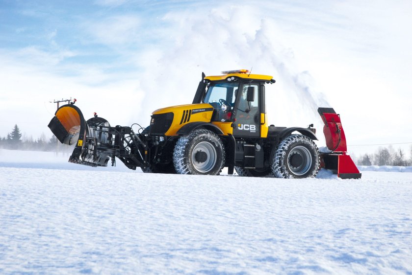 JCB Fastrac уборка снега