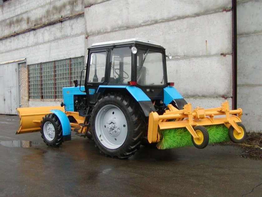 МТЗ Беларус 82.1 отвал щетка