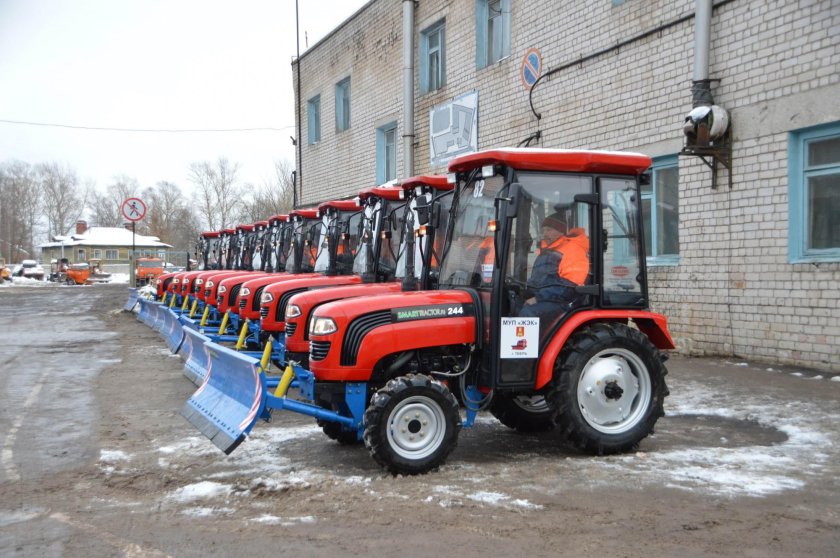 Мини трактор «коммунальный v.2»