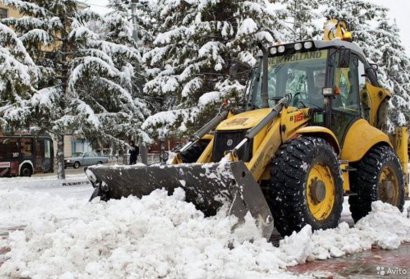 Трактор для уборки снега