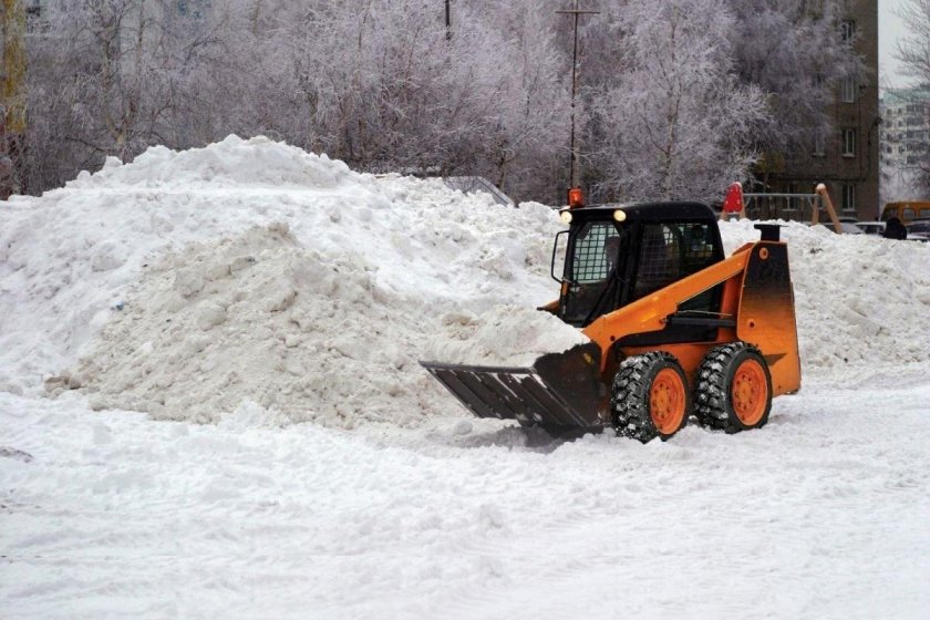 Мини погрузчик JCB 135 уборка снега