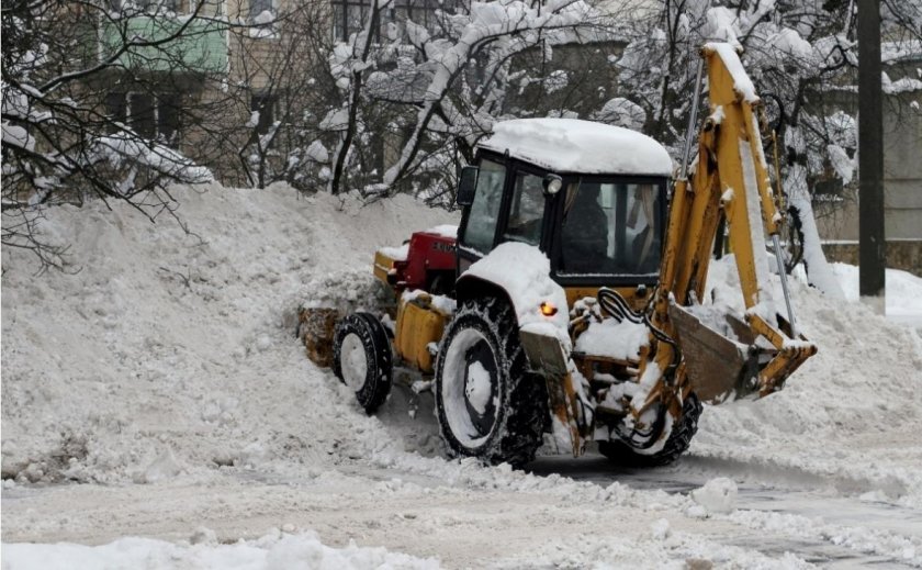 Трактор снег
