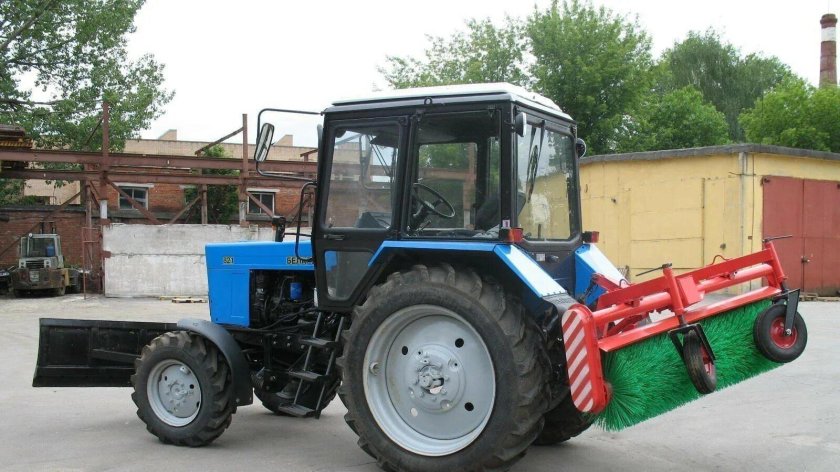 МТЗ Беларус 82.1 отвал щетка