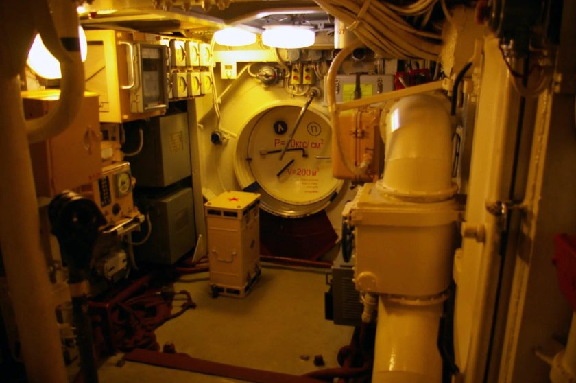 Внутри подводной лодки пр. 877