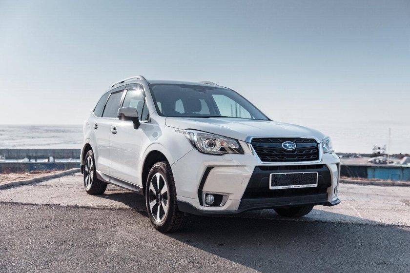 Субару Форестер 2017 белый